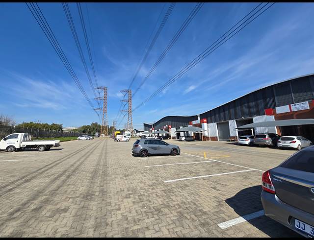 245M² WAREHOUSE TO LET IN MEADOWDALE